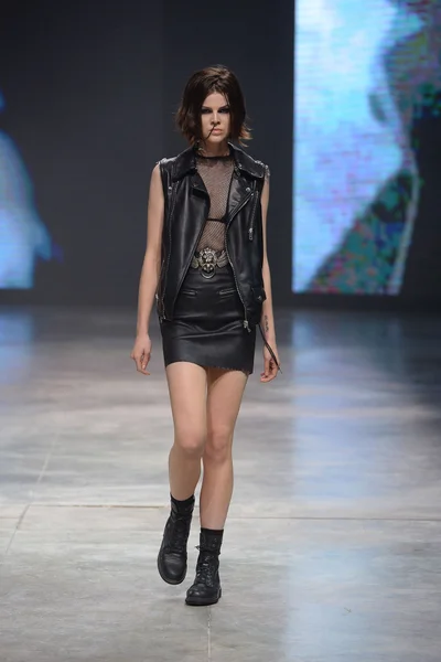 Look 4